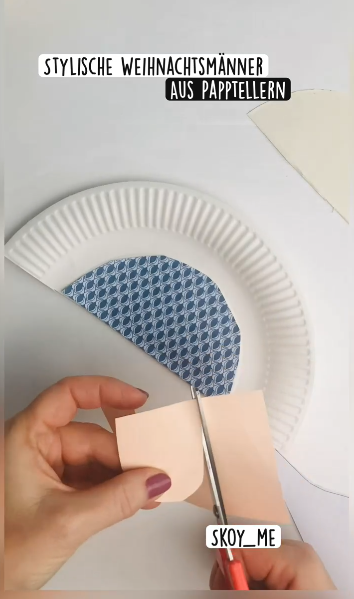 Buntes Papier zurechtschneiden